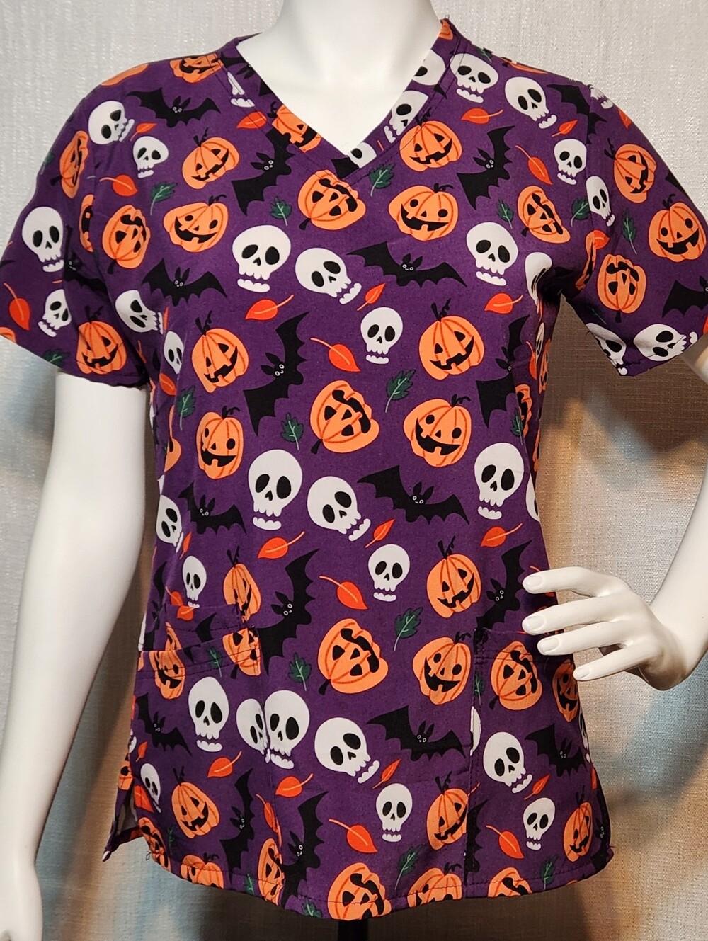 Scrubaid Scrubs Top Pumpkins Skulls Bats Medium